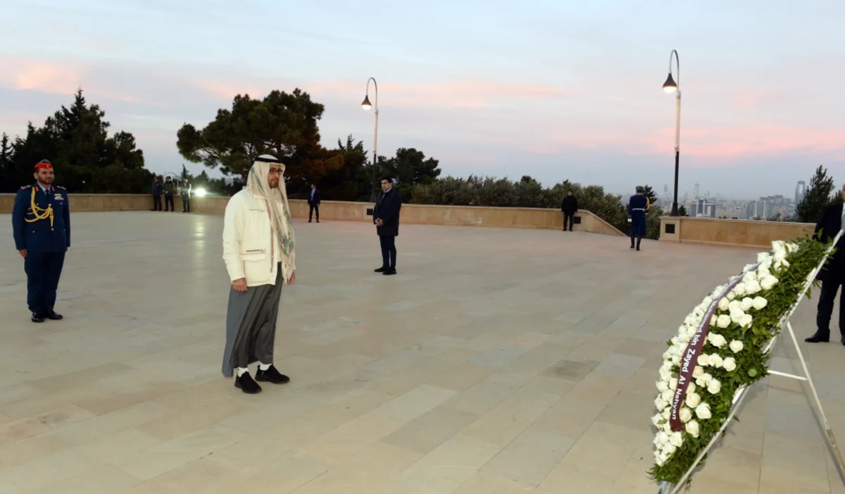 BƏƏ lideri Bakıda şəhidlərin xatirəsini anıb