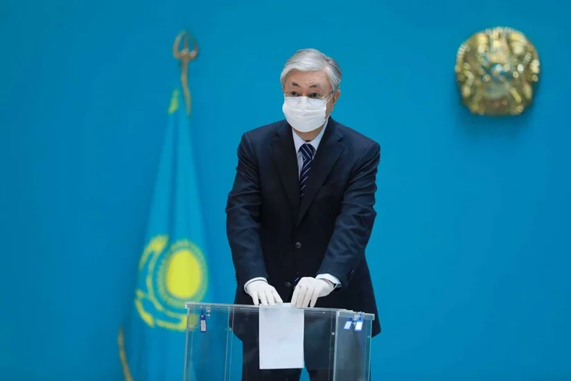 Qazaxıstan prezidenti parlament seçkilərində səs verib