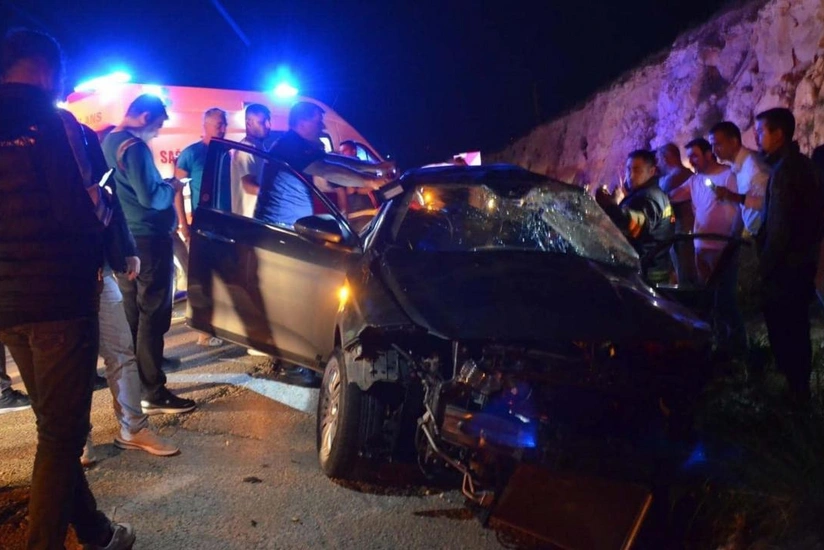 Four killed in bus and car collision in Türkiye