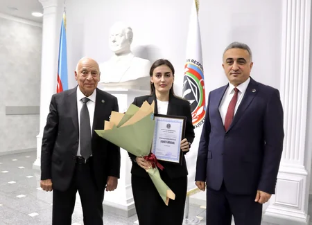 Vəkillər Kollegiyasının rəhbərliyi yeni hakim təyin edilən vəkillərlə görüşüb