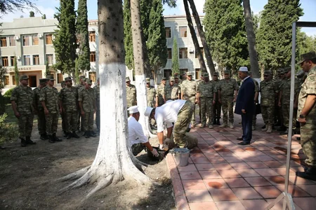 Azərbaycanın müdafiə naziri cəbhə xəttinə gedib