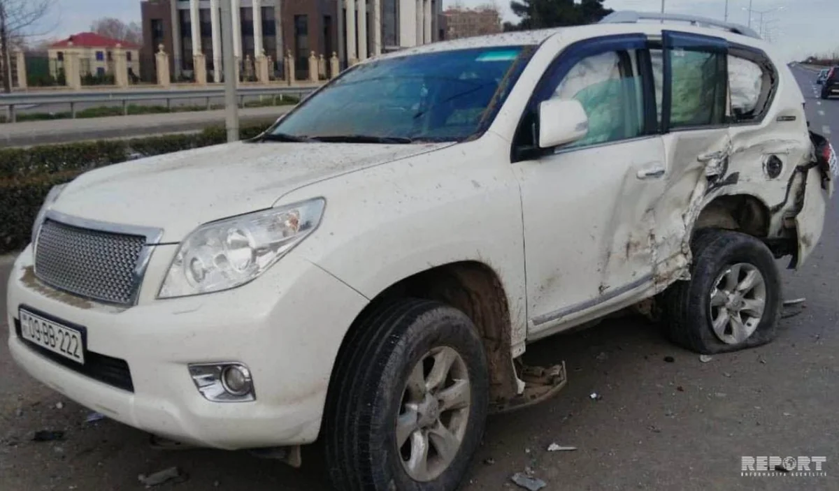 Yevlaxda avtomobil qəzası baş verib, xəsarət alanlar var - FOTO