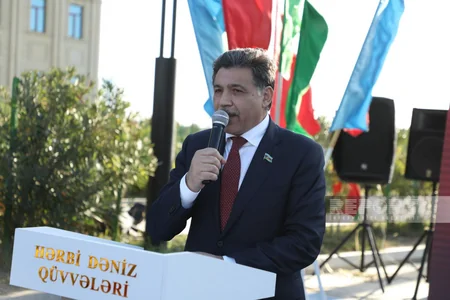 Hərbi Dəniz Qüvvələrində Zəfər Gününə həsr olunan təntənəli mərasim keçirilib