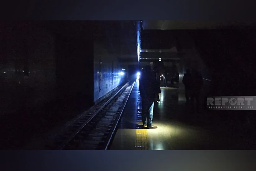 Metroda işıqlar sönüb, metropoliten aydınlıq gətirib