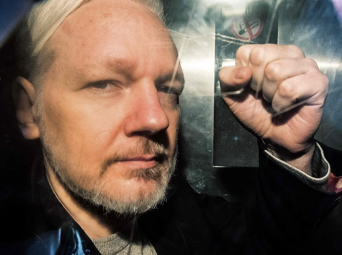 “WikiLeaks”in qurucusu Culian Assanc həbsxanada insult keçirib