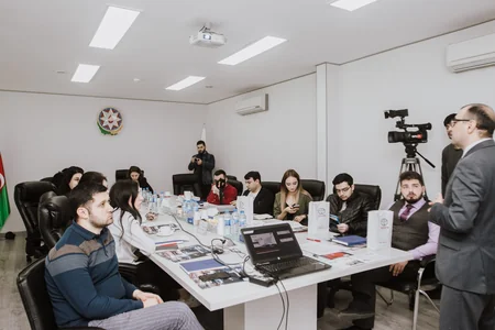 Bakıda hibrid avtomobillərinin təqdimatı keçirilib
