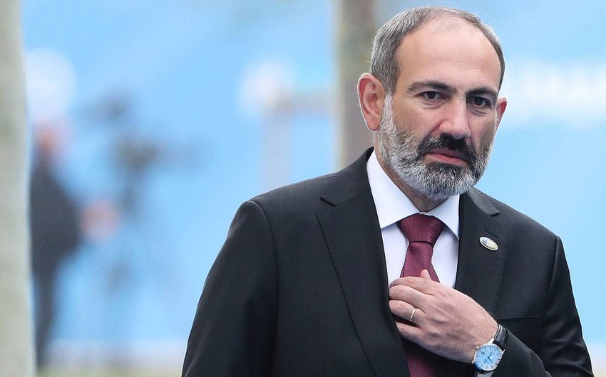 Ölən hərbçilərin qohumları Paşinyanı qəbiristanlığa buraxmaq istəməyib