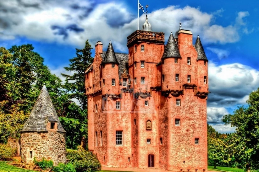 Şotlandiyada qəsrdə yaşamağa hazır olan işçi axtarılır