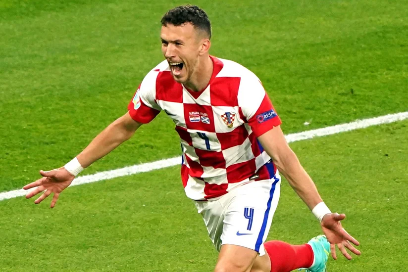 Xorvatiyalı məşhur futbolçu karyerasını Niderland klubunda davam etdirəcək