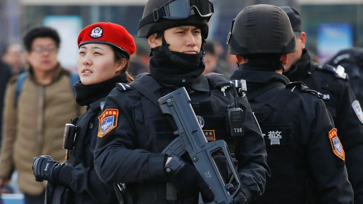 Çində naməlum şəxs polis bölməsi binasına hücum edib
