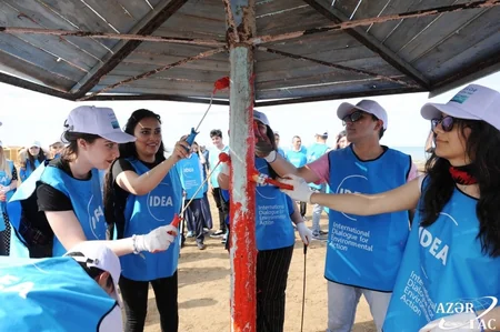 IDEA ictimai çimərlikdə növbəti təmizlik aksiyası keçirib