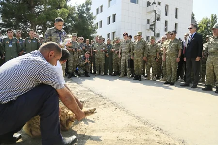 Zakir Həsənov “TurAz Qartalı-2015” təlimlərində iştirak edən şəxsi heyətlə görüşüb
