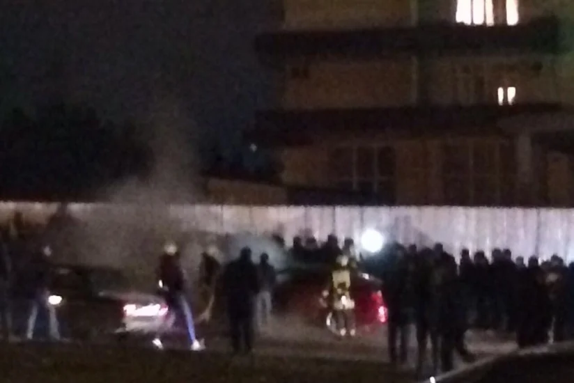 Babək prospektində minik avtomobili yanır - FOTO