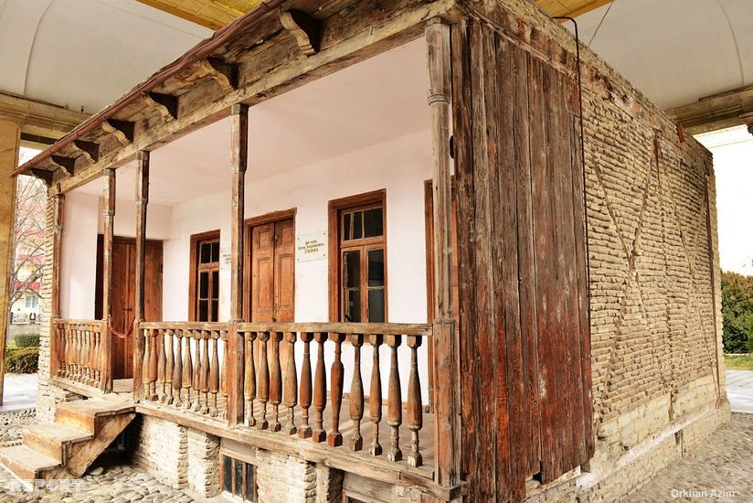 Stalinin yaşadığı daxma - FOTOREPORTAJ