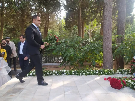 Şövkət Ələkbərovanın məzarı ziyarət olunub