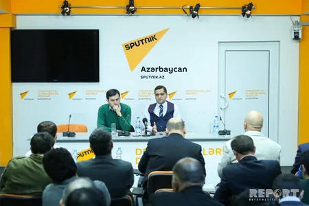 Siyasi analitik Elxan Şahinoğlunun Aprel atəş(kəs)i kitabının təqdimatı olub