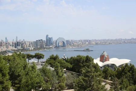 Özbəkistan Prezidenti şəhidlərin xatirəsini ehtiramla yad edib