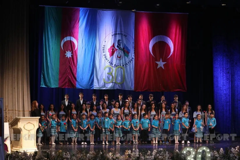 Bakı Atatürk Liseyinin 30-cu məzuniyyət mərasimi keçirilib