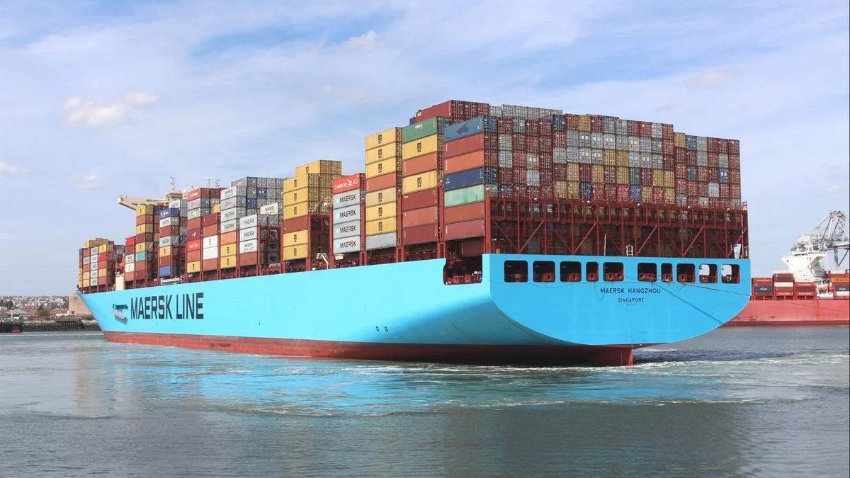 Хуситы взяли ответственность за ракетный удар по контейнеровозу Maersk Hangzhou