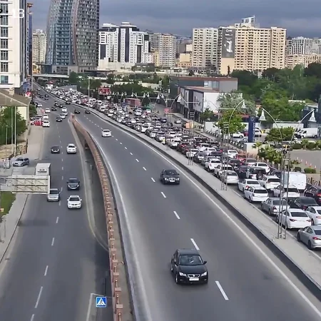 Bakının bəzi yollarında tıxac yaranıb - SİYAHI