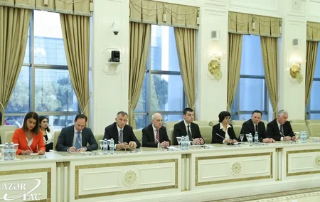 Oqtay Əsədov Gürcüstanın Baş Naziri ilə görüşüb