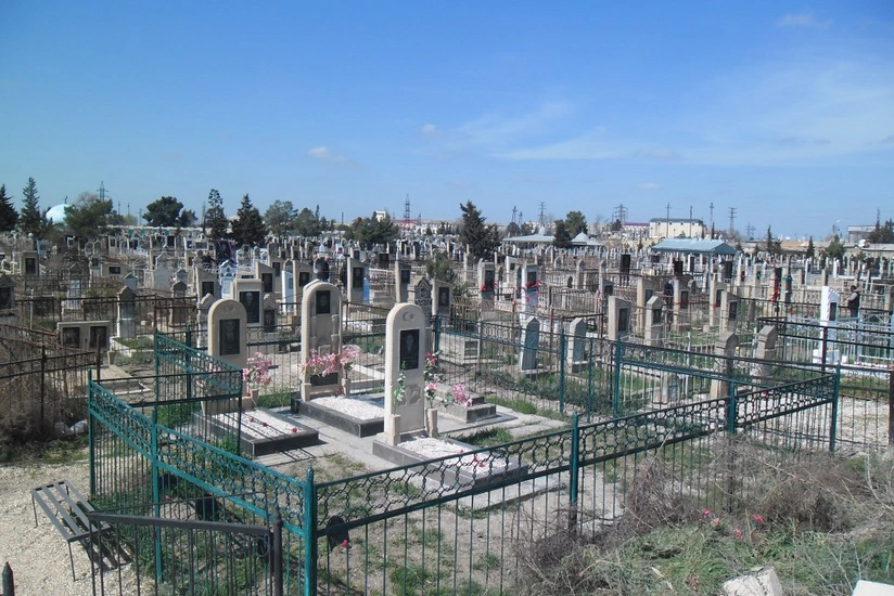 Xaçmazda kişi qəbiristanlıqda intihar edib