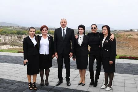 Prezident Füzuli rayon ictimaiyyətinin nümayəndələri ilə görüşüb - TAM MƏTN