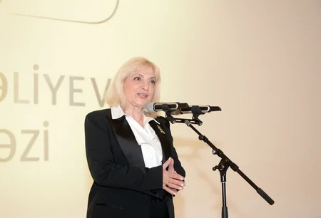 Heydər Əliyev Mərkəzində türkiyəli rəssam Devrim Erbilin sərgisi açılıb