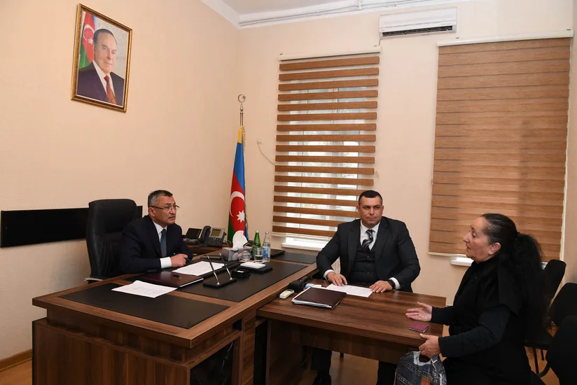 Rövşən Rzayev vətəndaşları qəbul edib