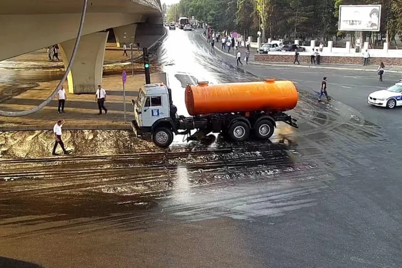 В Баку ограничили движение транспорта в направлении круга 20 Января