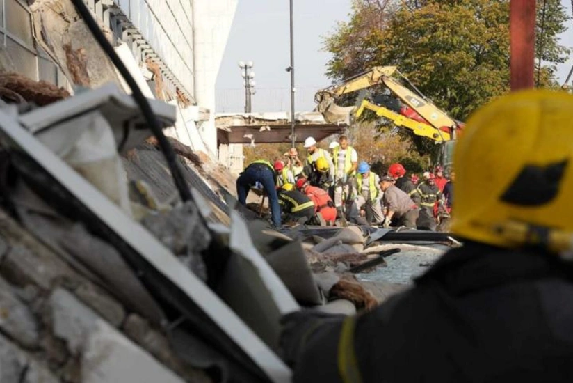 Число погибших в результате обрушения козырька на вокзале в Нови-Саде возросло до 16