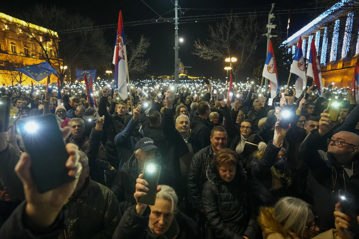Belqradda iğtişaşlar zamanı polislər yaralanıb, 35 nəfər saxlanılıb