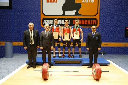 Gənc ağır atletlərin Azərbaycan birinciliyinə start verilib