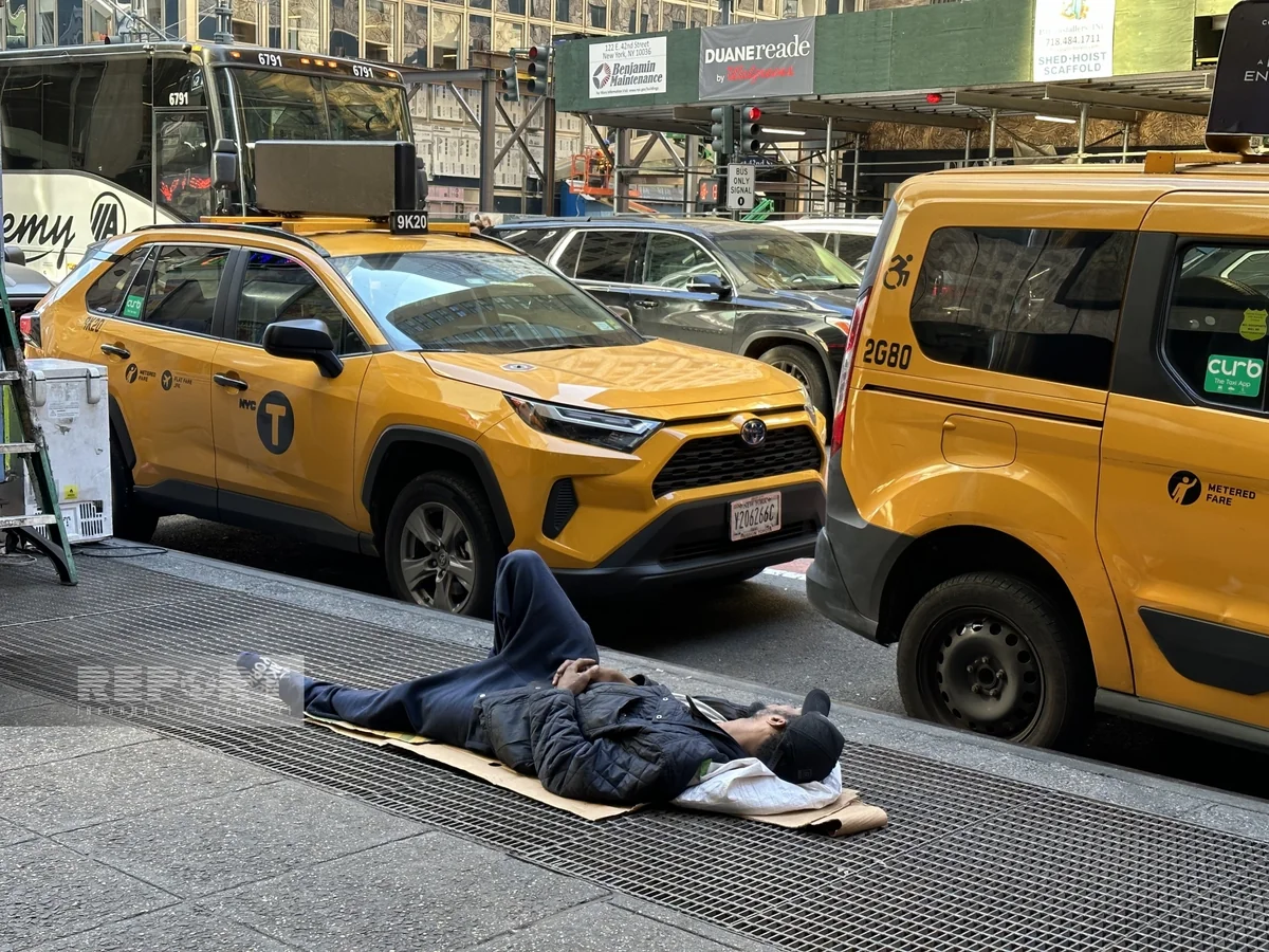 New York mayor offers free one-way ticket to migrants