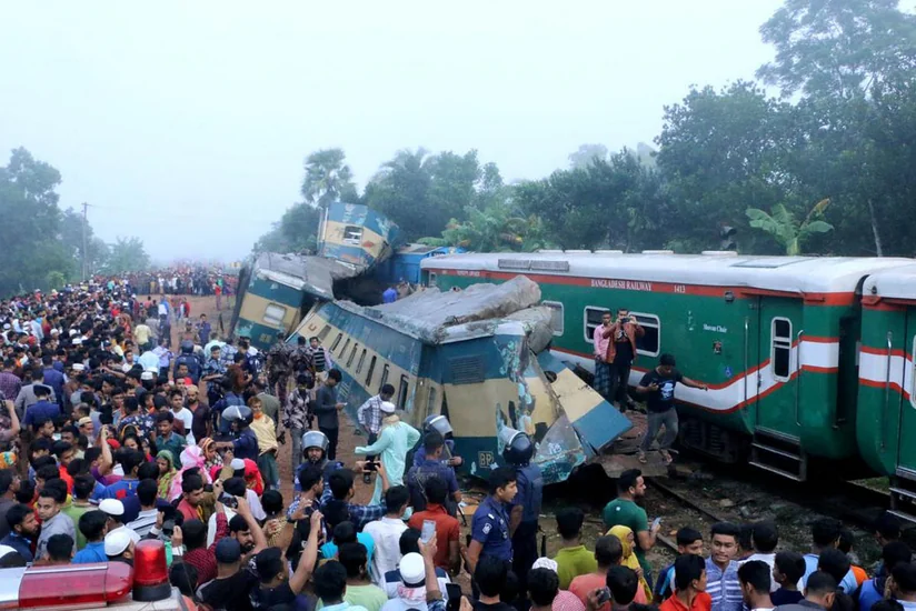 Не менее 11 человек погибли в Бангладеш при столкновении поезда с микроавтобусом