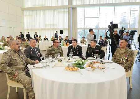 Мехрибан Алиева встретилась с военными, обеспеченными Фондом Гейдара Алиева высокотехнологичными протезами - ФОТО