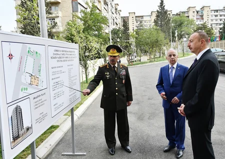 Prezident İlham Əliyev hərbçilər üçün inşa edilən binada yaradılan şəraitlə tanış olub