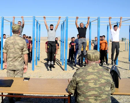 Müddətdən artıq həqiqi hərbi xidmətə qəbul üzrə imtahanlar keçirilir