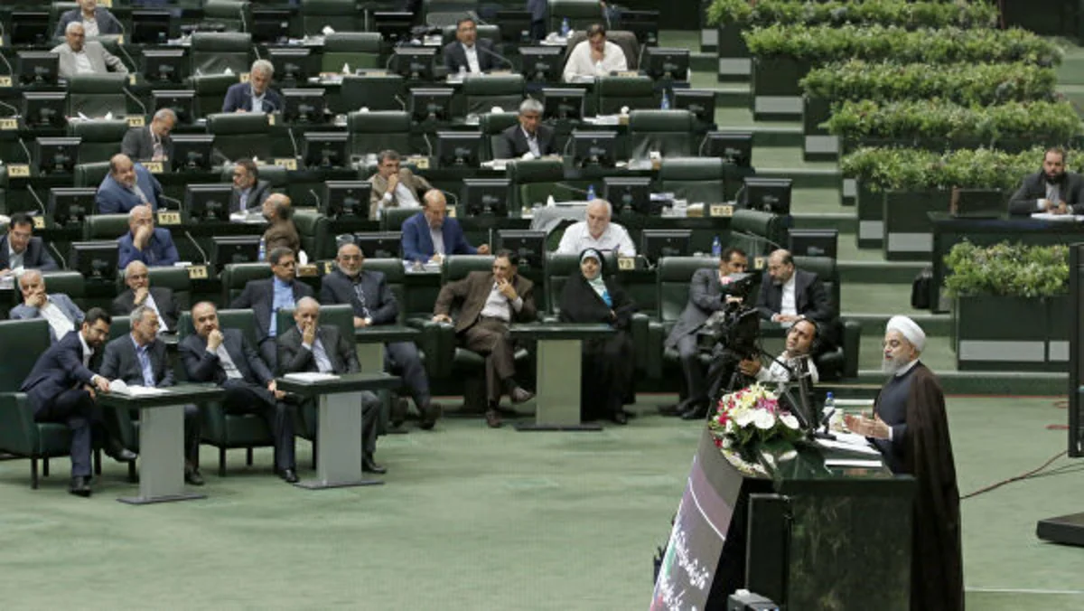 Парламент Ирана приостановил работу из-за коронавируса