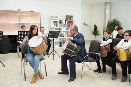 Heydər Əliyev İncəsənət Məktəbində “Azərbaycan milli musiqi alətləri: tarix və müasirlik” mövzusunda təlim keçirilib