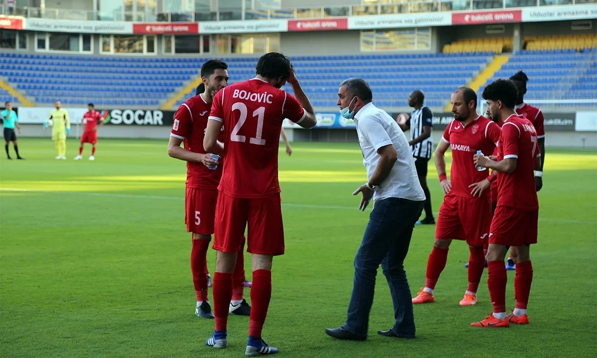 Keşlə  4 futbolçu ilə yollarını ayırır