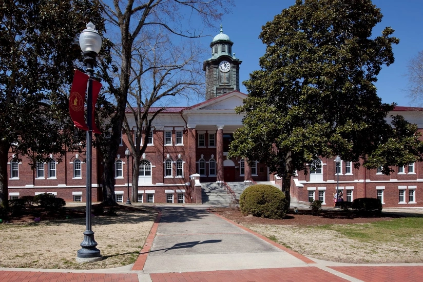 ABŞ-də universitetdə atışma olub, ölən və yaralananlar var