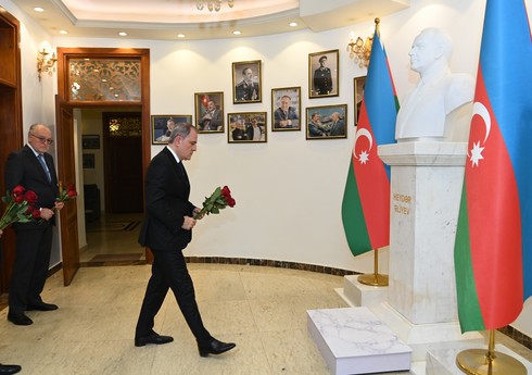 Ceyhun Bayramov Azərbaycanın İraqdakı səfirliyində olub