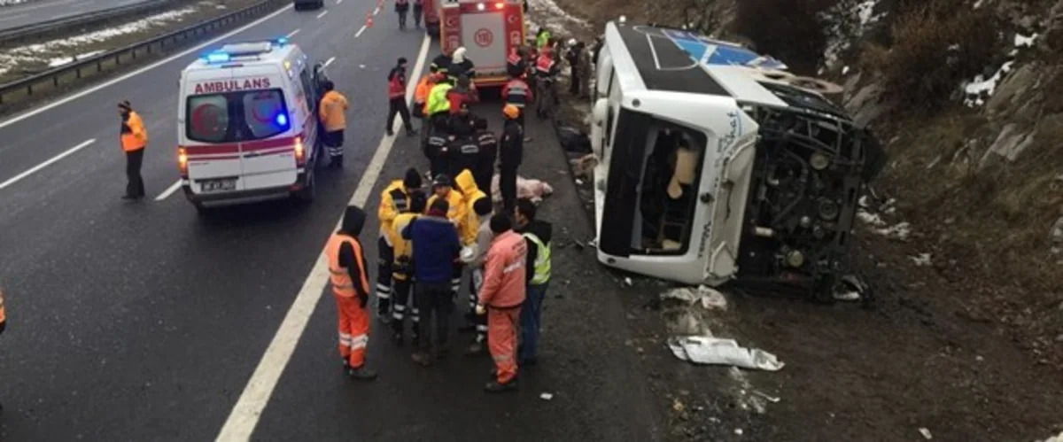 Ankarada avtobus aşıb,  2 nəfər ölüb, 20 nəfər yaralanıb