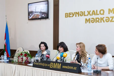 Flora Kərimova yeni klipinin təqdimatını keçirib