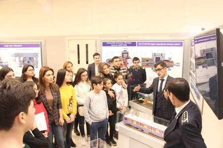 Məktəblilər “Bakı Metropoliteni”nin təlim-tədris mərkəzində olub