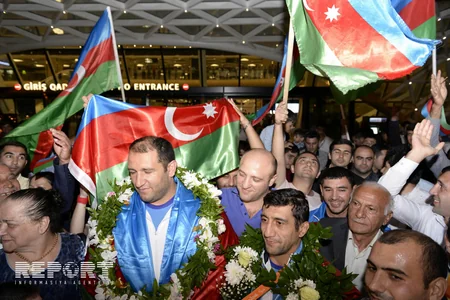 Azərbaycan paralimpiyaçıları ölkəyə qayıdıb - FOTO