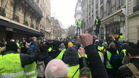 Fransada etirazçılar Makronun istefasını tələb etməyə başlayıblar - FOTO