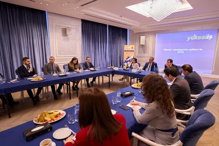 Prezidentin köməkçisi “Yüksəliş” müsabiqəsinin qalibləri ilə görüşüb