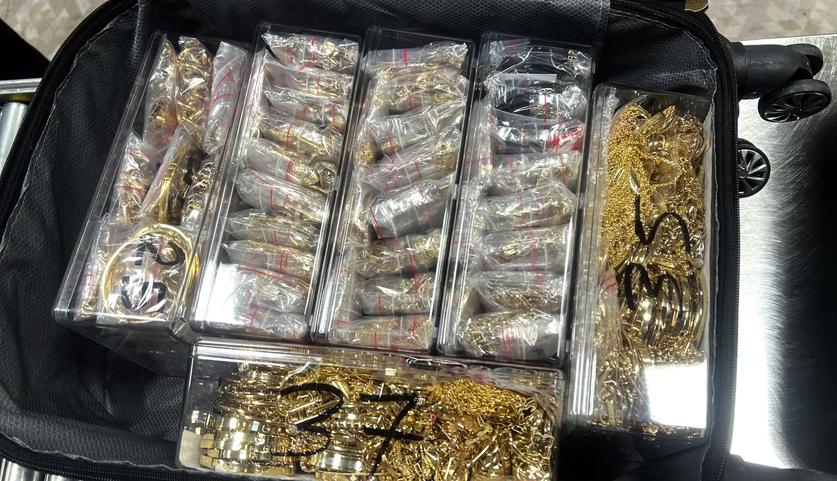 İstanbuldan Bakıya gələn sərnişində 17 kq qızıl aşkar edilib